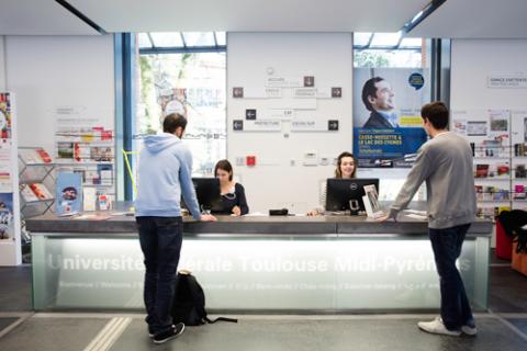 l'Acceuil Welcomedesk de l'Université de Toulouse l'Acceuil Welcomedesk de l'Université de Toulouse